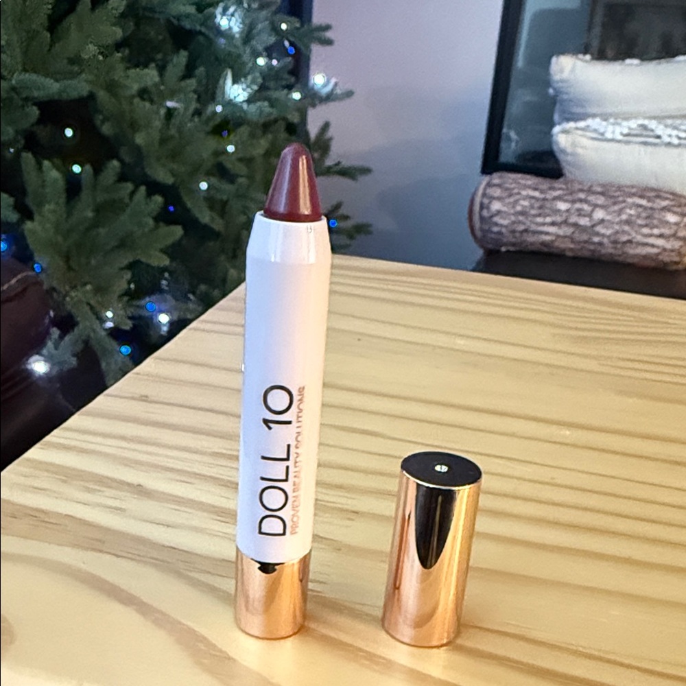 Doll 10 Lip Crayon with Gold Cap
